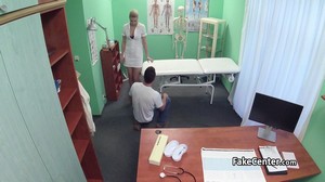 Скрытая камера в палате засняла секс пациента с медсестрой